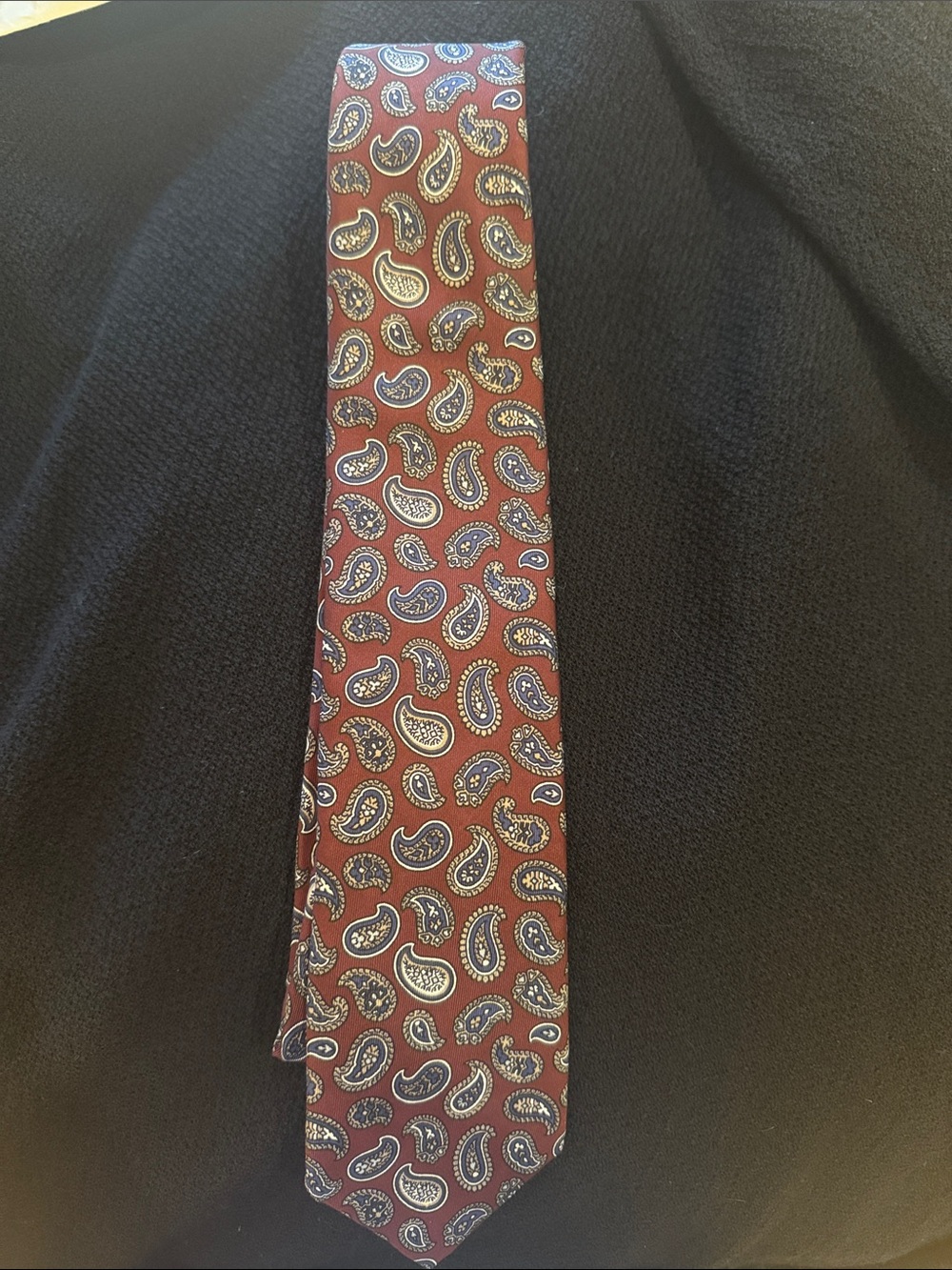 Men's Burgundy Paisley Silk Tie - Classic Formal Accessory